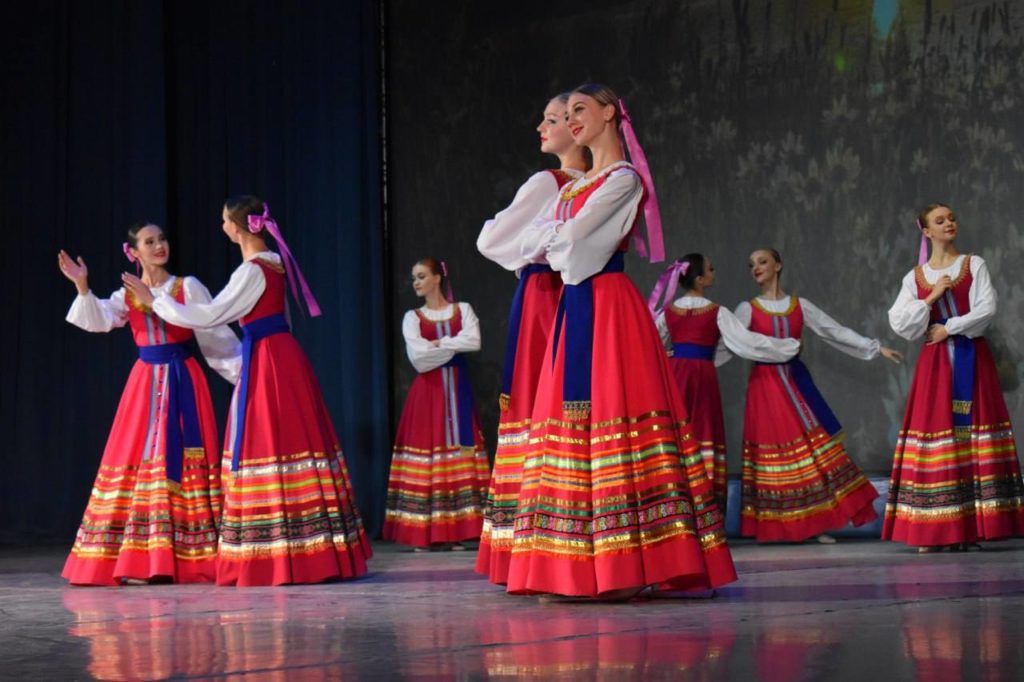 Народный танец (средняя группа) #Продолжающие